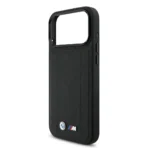 BMW iPhone 17 Pro Max Backcover hoesje - MagSafe - Quilted Leather Case With Metal Logo - Zwart - Image 7